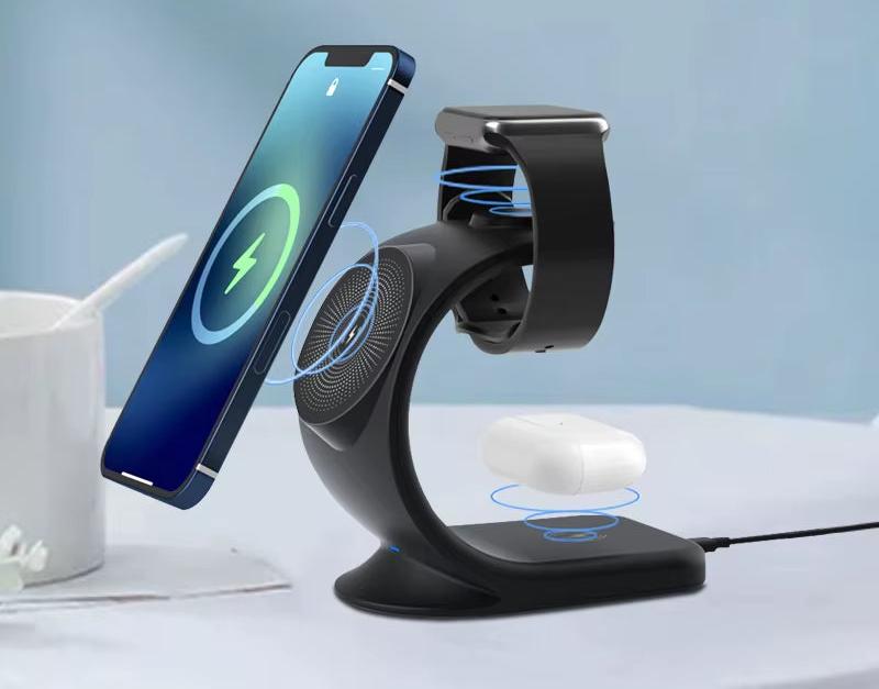 MagneticPower 2024 - La rivoluzionaria stazione di ricarica wireless 3 in 1 con potenza da 5 a 15W. Perfetta per il tuo smartphone, orologio smart e auricolari, è anche un pratico supporto per il telefono. Elegante, potente e pronta a semplificare la tua vita!